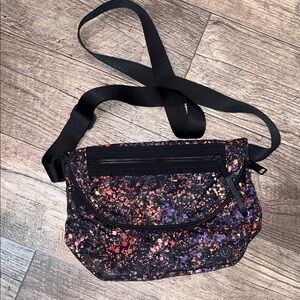 Lululemon Festival Bag II *5L
Flowerescent Multi / Black